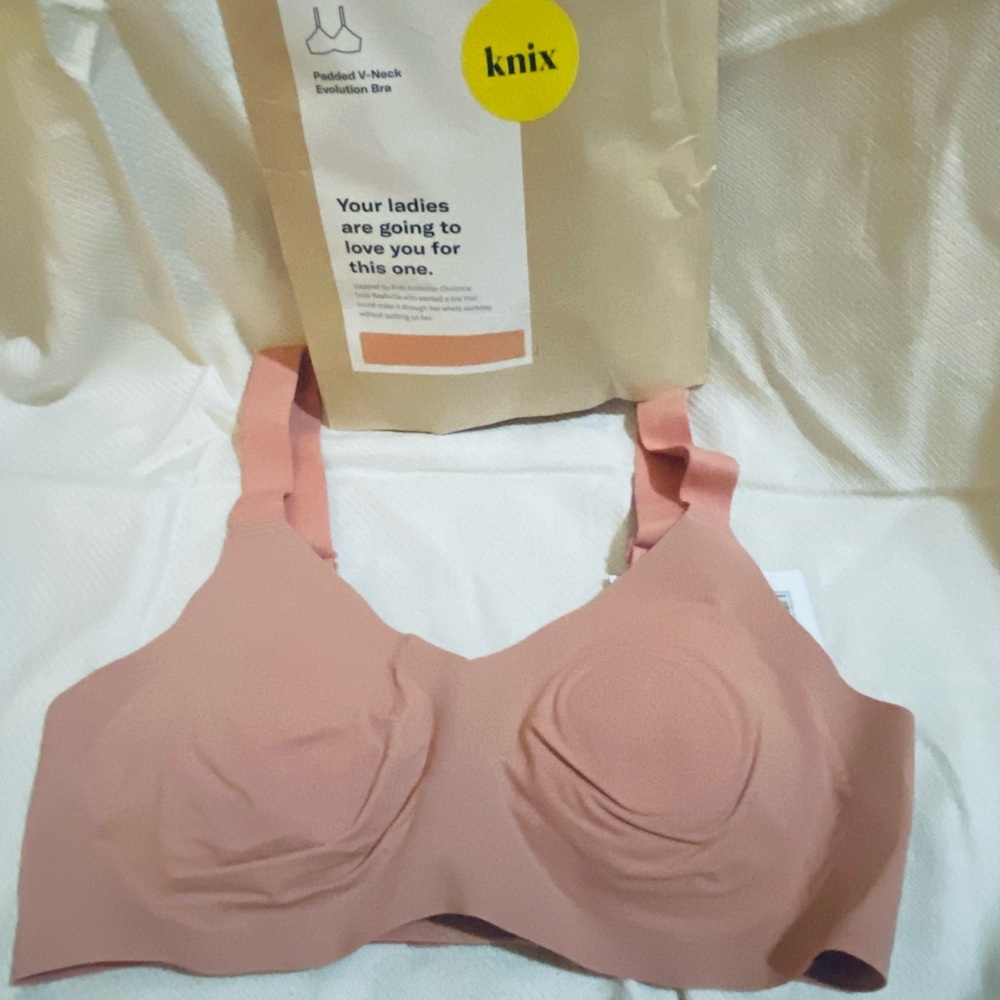 NWT knix Size 4 padded V-Neck Evolution Bra